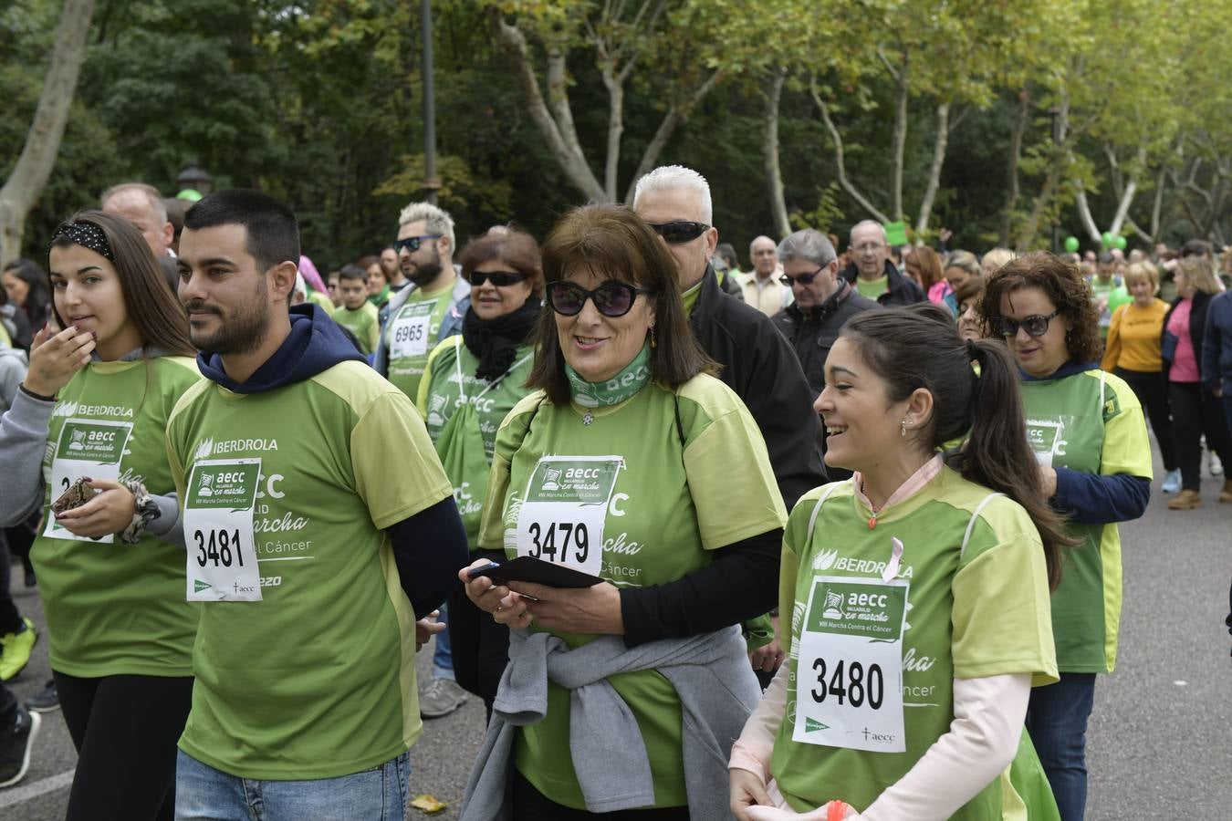 Participantes de la marcha contra el cáncer. 