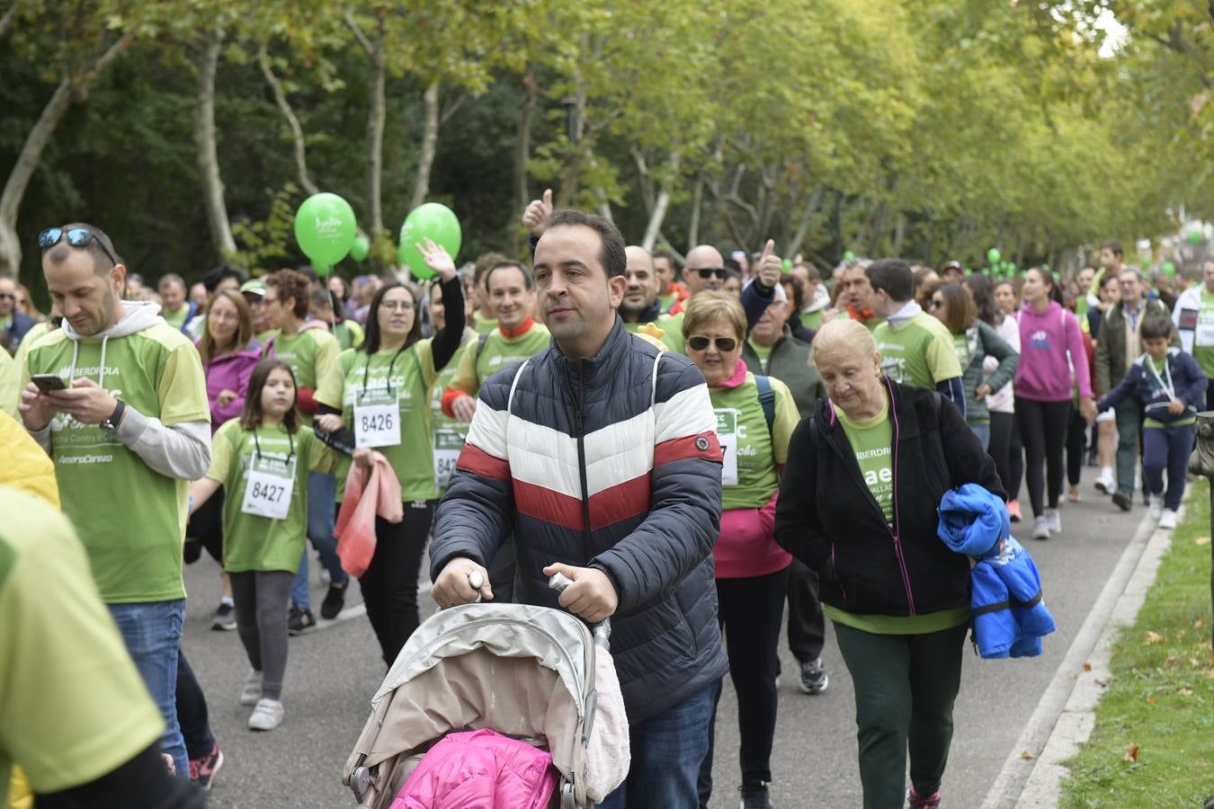 Participantes de la marcha contra el cáncer. 