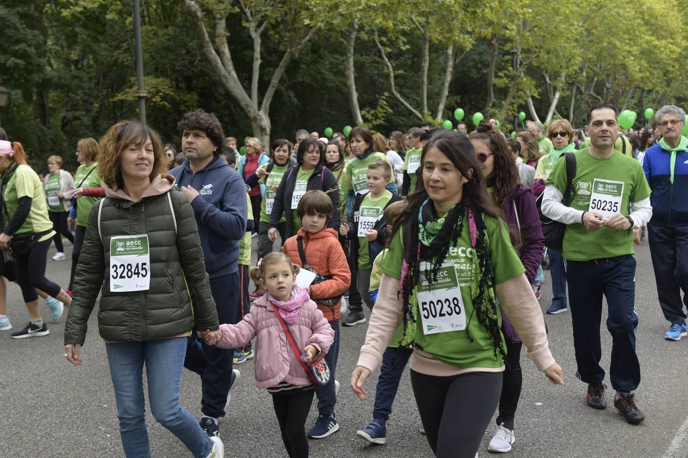 Participantes de la marcha contra el cáncer. 