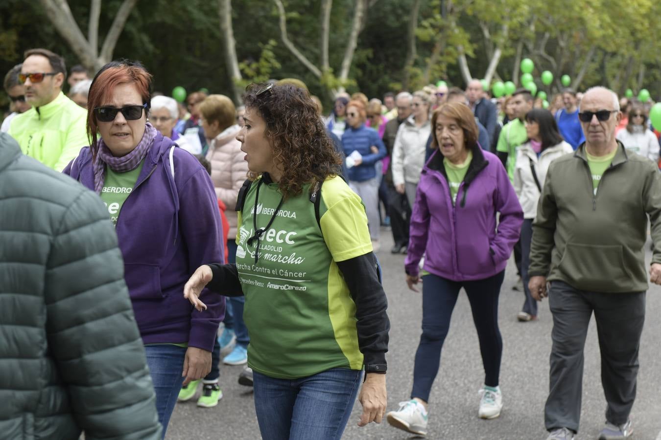 Participantes de la marcha contra el cáncer. 