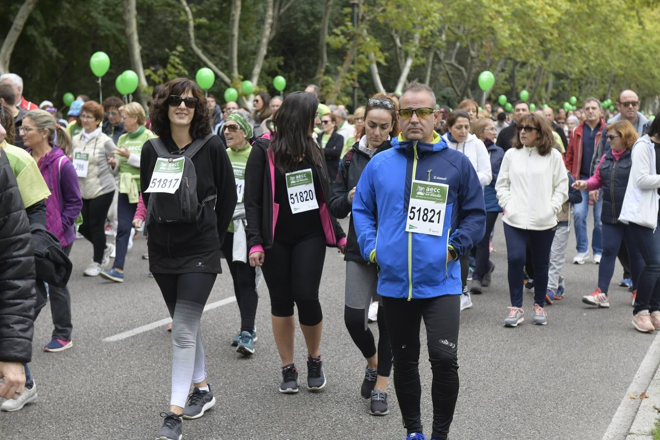 Participantes de la marcha contra el cáncer. 