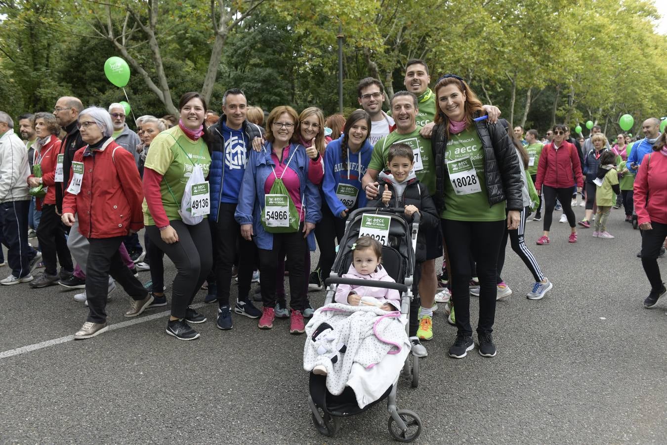 Participantes de la marcha contra el cáncer. 