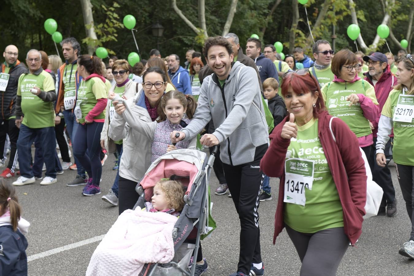 Participantes de la marcha contra el cáncer. 