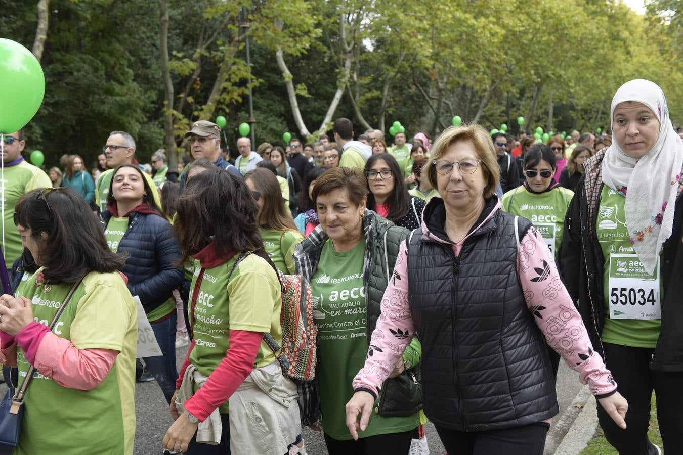 Participantes de la marcha contra el cáncer. 