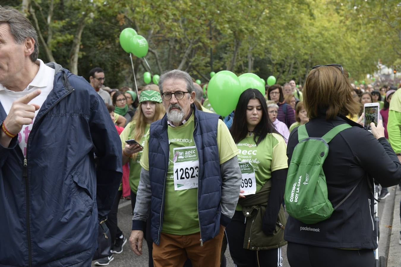 Participantes de la marcha contra el cáncer. 