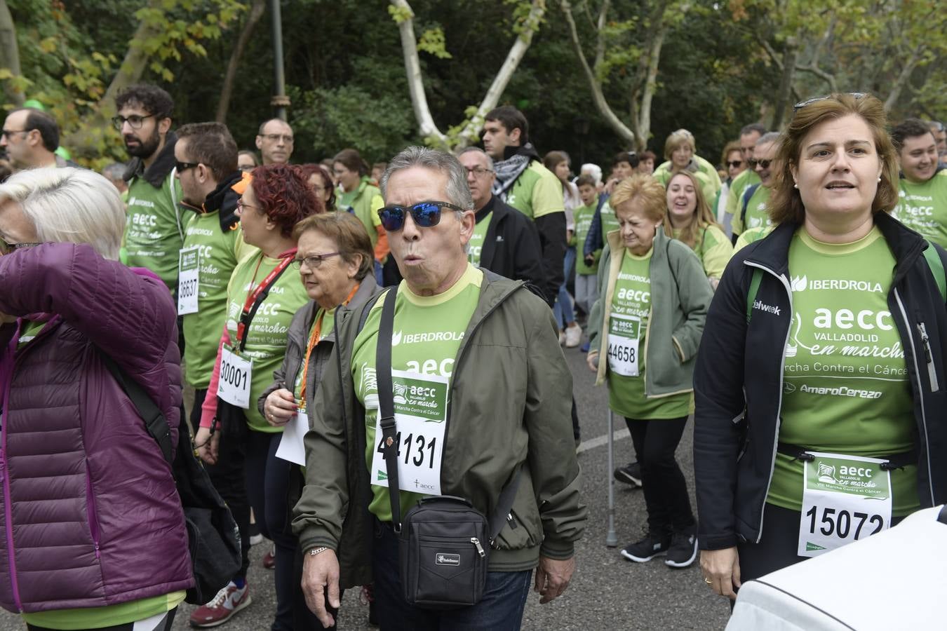 Participantes de la marcha contra el cáncer. 