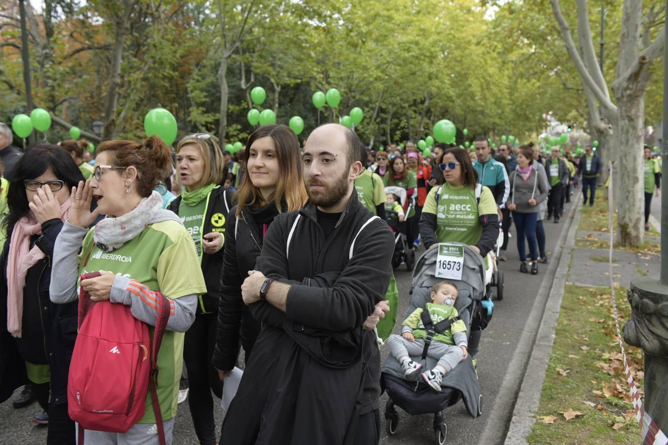 Participantes de la marcha contra el cáncer. 