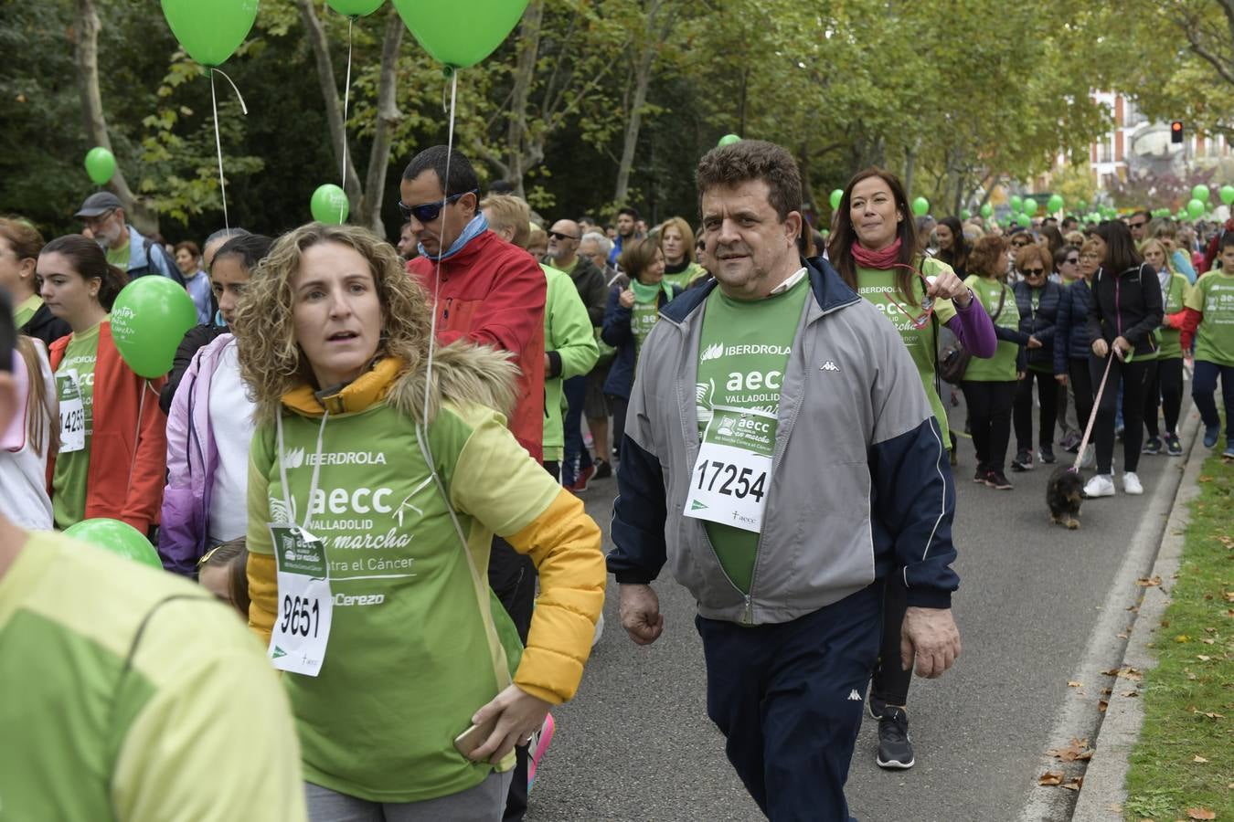 Participantes de la marcha contra el cáncer. 