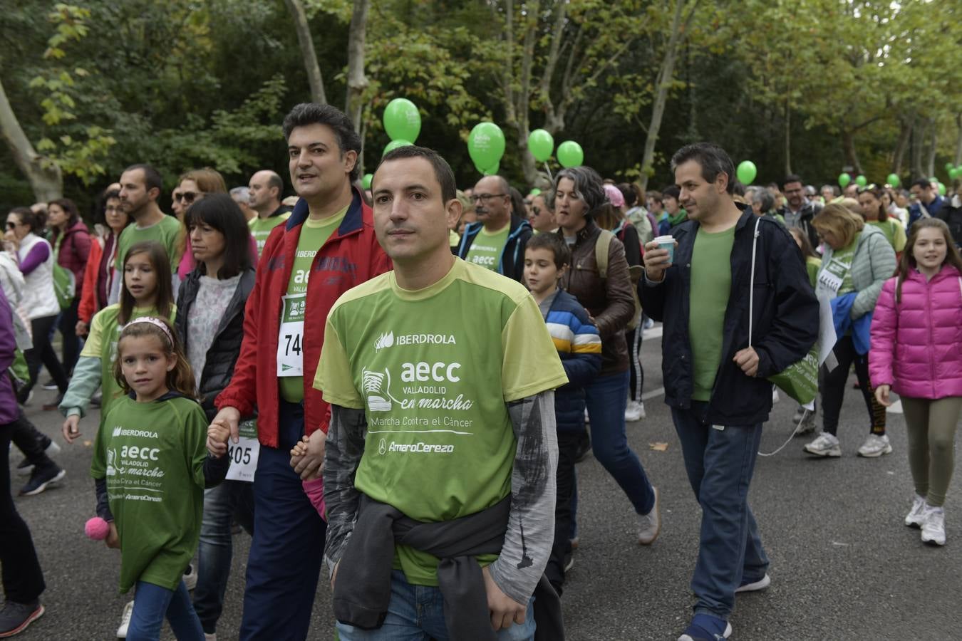 Participantes de la marcha contra el cáncer. 