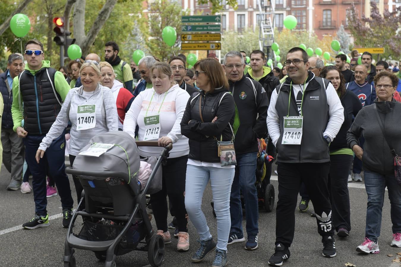 Participantes de la marcha contra el cáncer. 