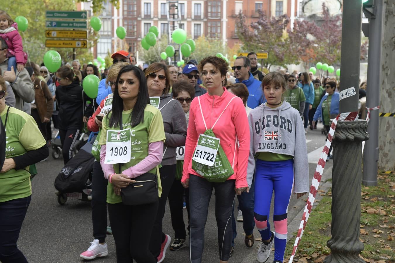 Participantes de la marcha contra el cáncer. 