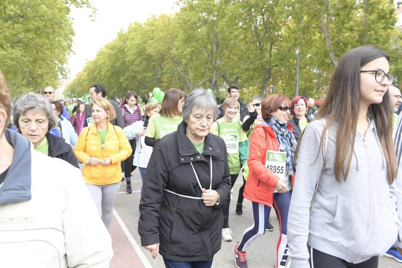 Participantes de la marcha contra el cáncer. 