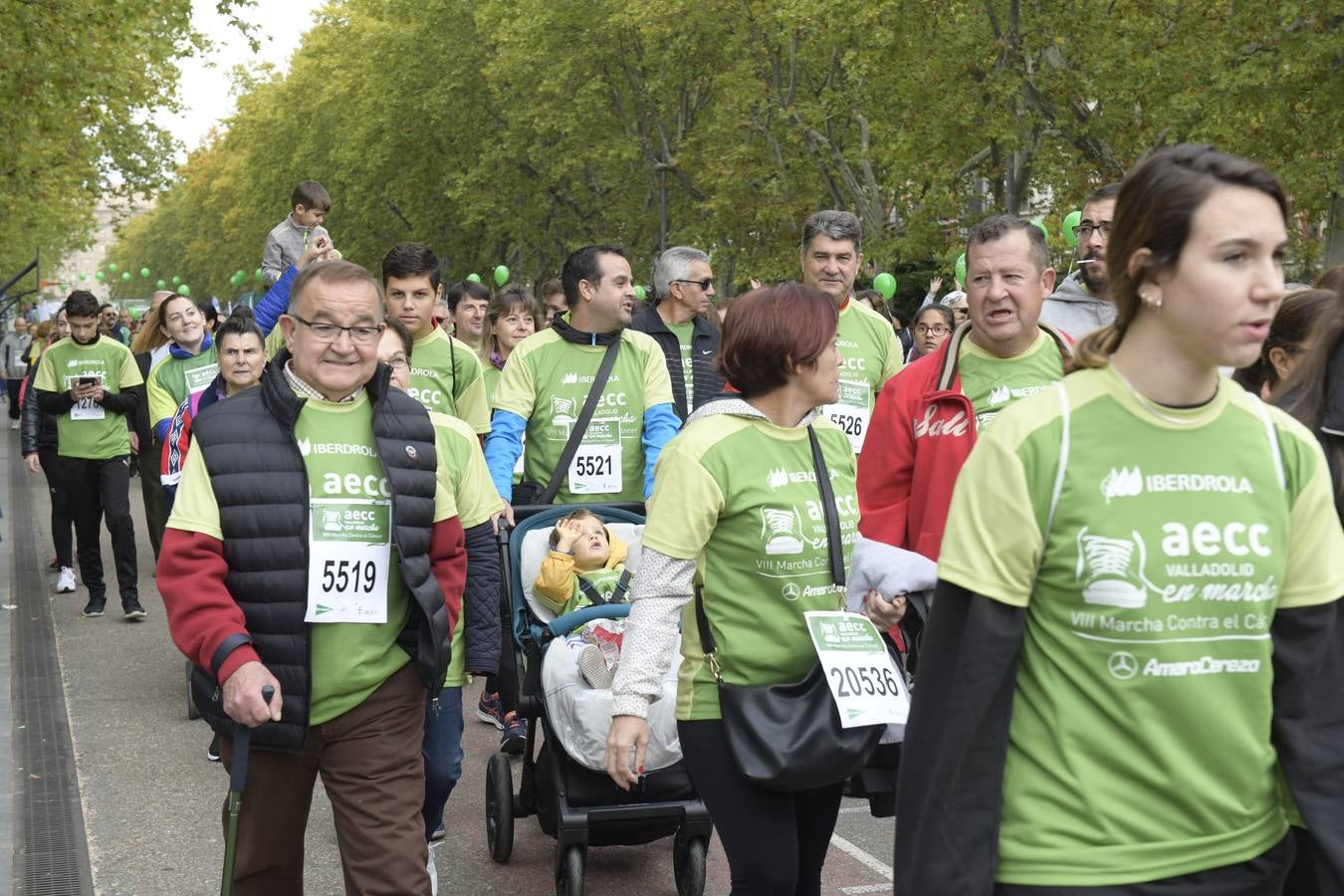 Participantes de la marcha contra el cáncer. 