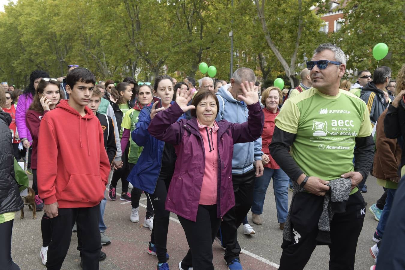 Participantes de la marcha contra el cáncer. 