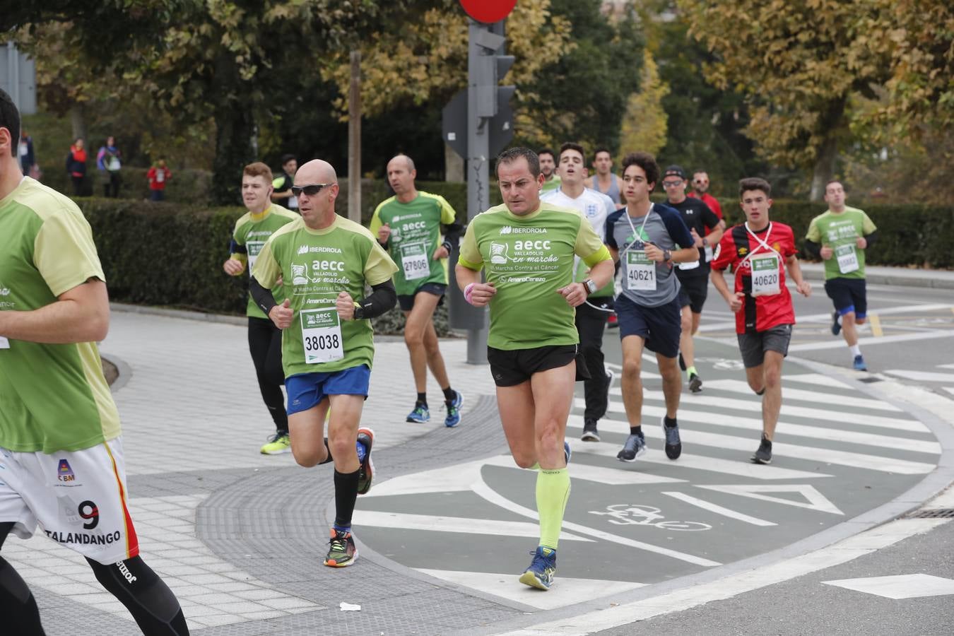 Participantes en la marcha contra el cáncer. 