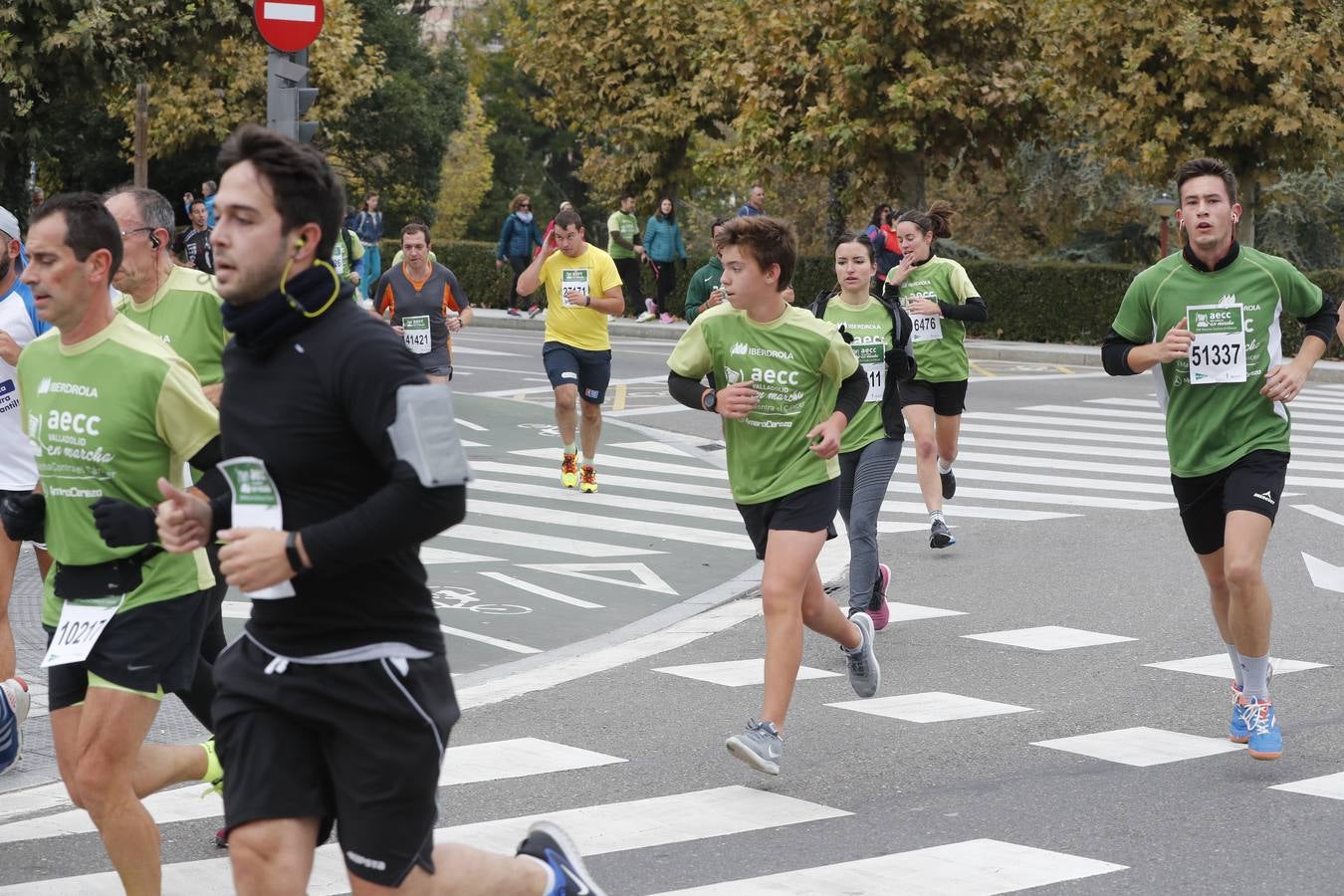 Participantes en la marcha contra el cáncer. 