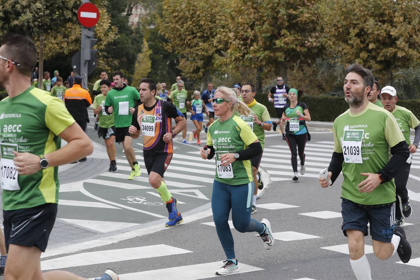 Participantes en la marcha contra el cáncer. 