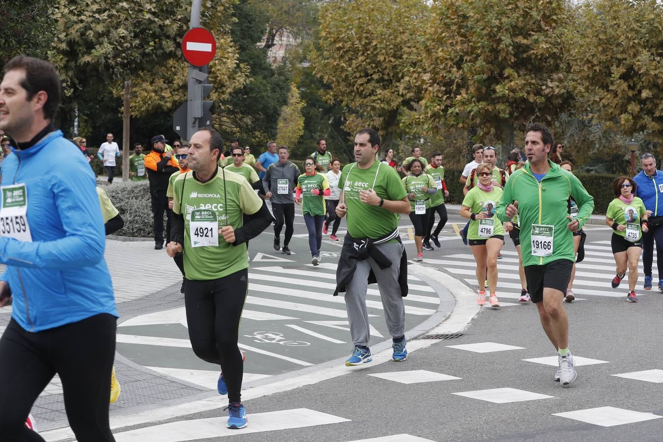 Participantes de la marcha contra el cáncer. 