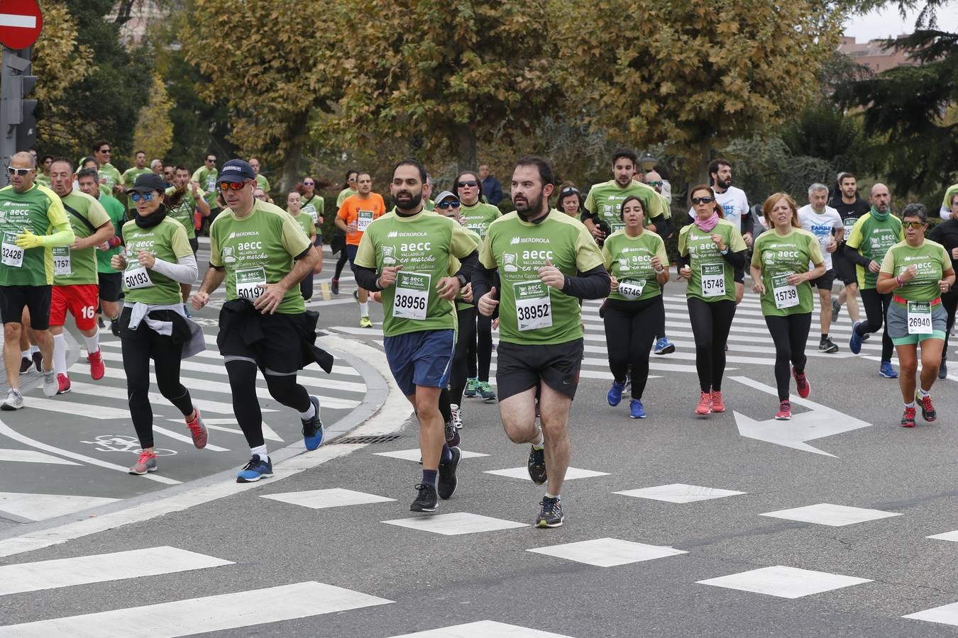 Participantes de la marcha contra el cáncer. 