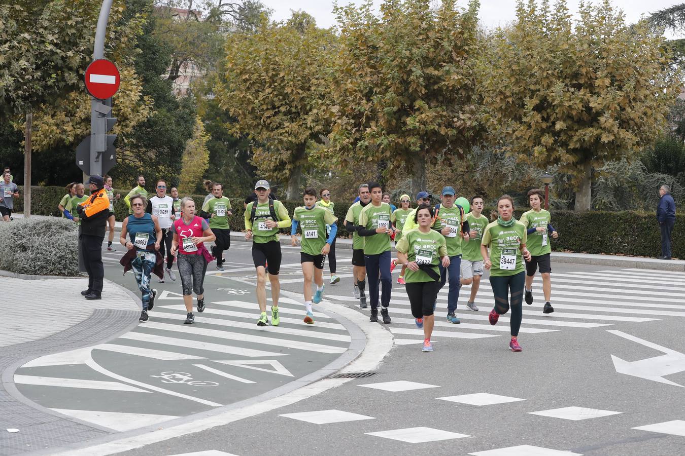 Participantes de la marcha contra el cáncer. 