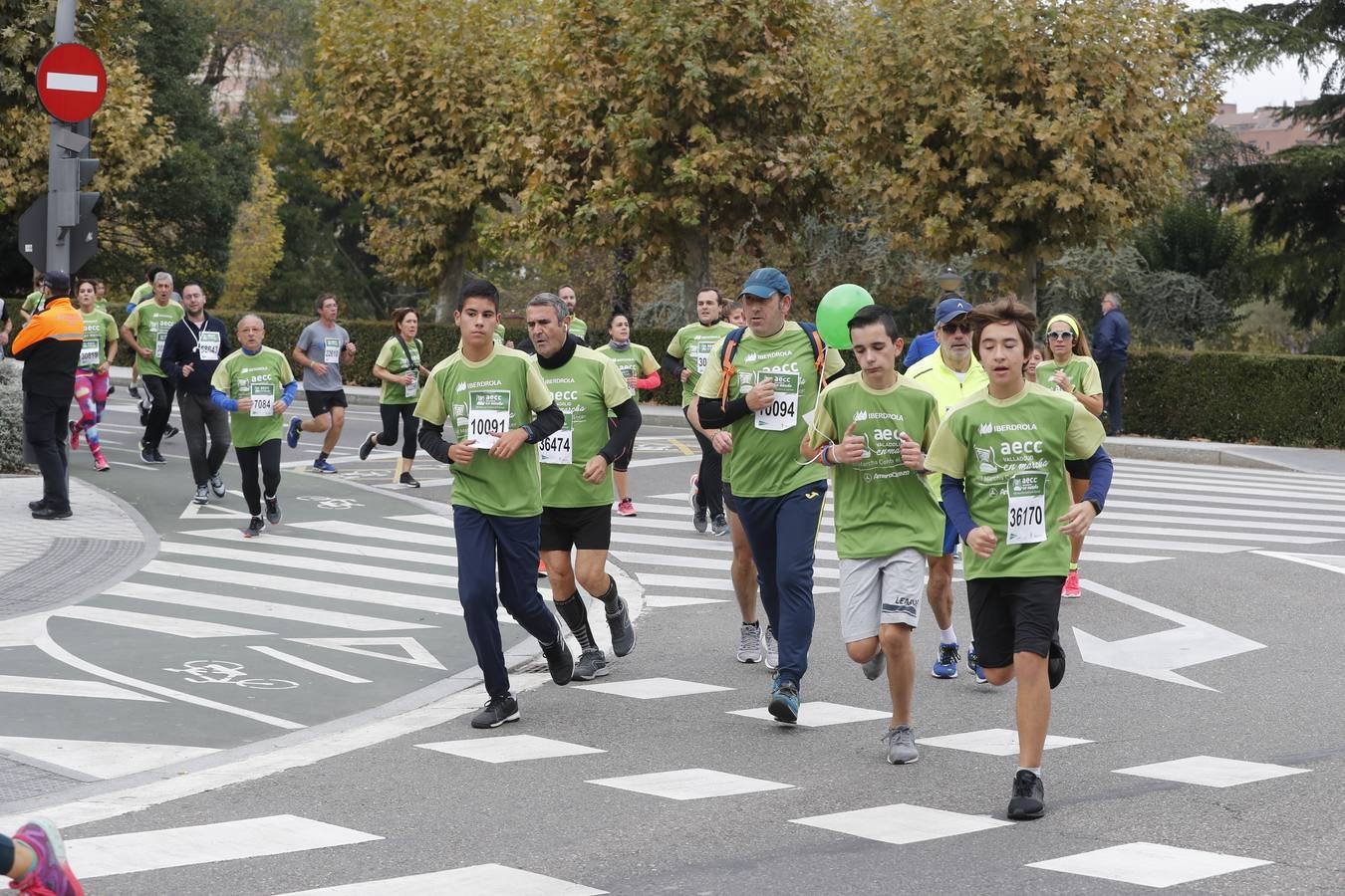 Participantes de la marcha contra el cáncer. 