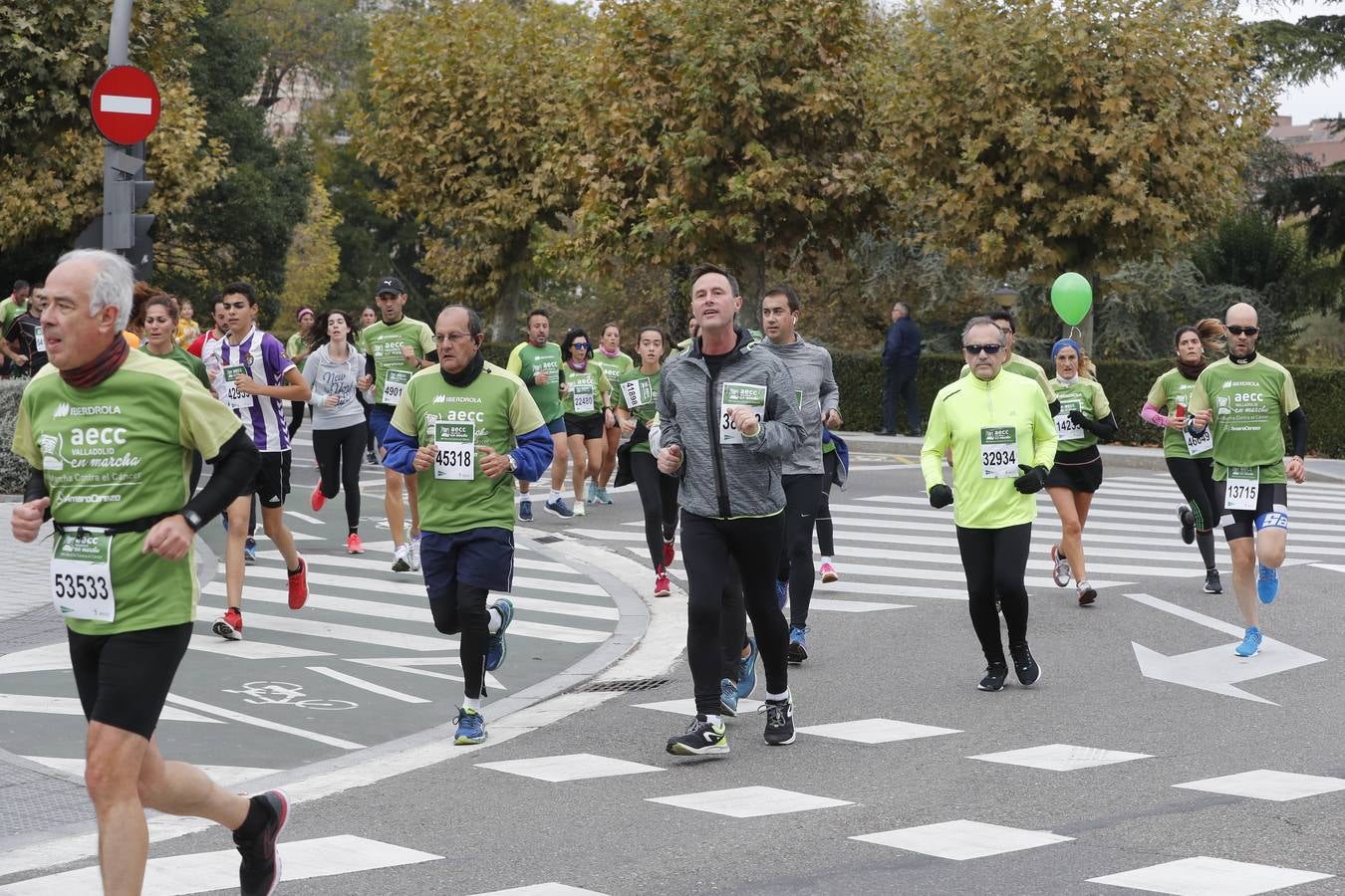 Participantes de la marcha contra el cáncer. 