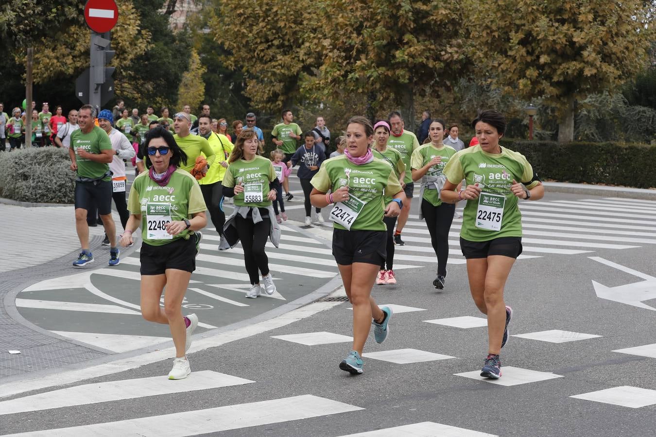 Participantes de la marcha contra el cáncer. 