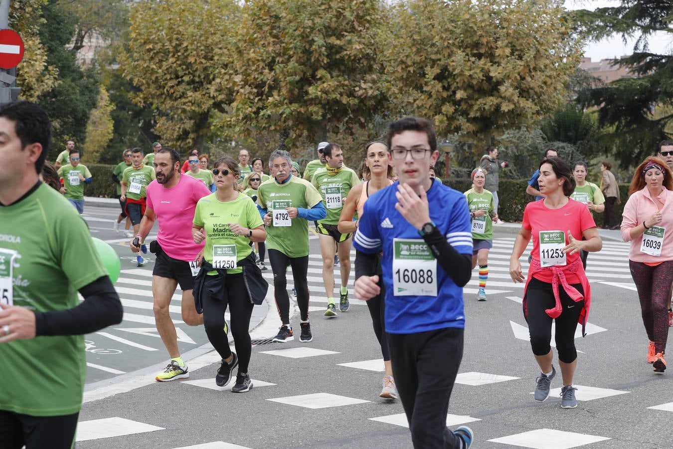 Participantes de la marcha contra el cáncer. 