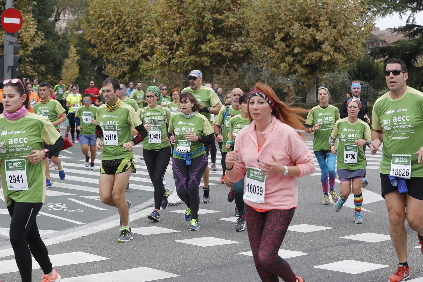 Participantes de la marcha contra el cáncer. 