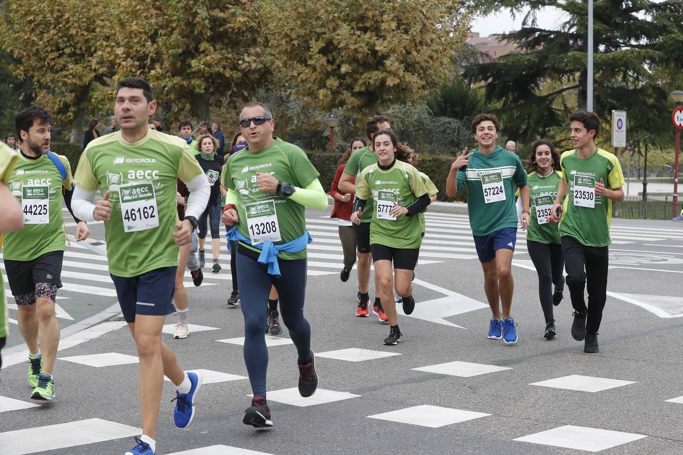 Participantes de la marcha contra el cáncer. 