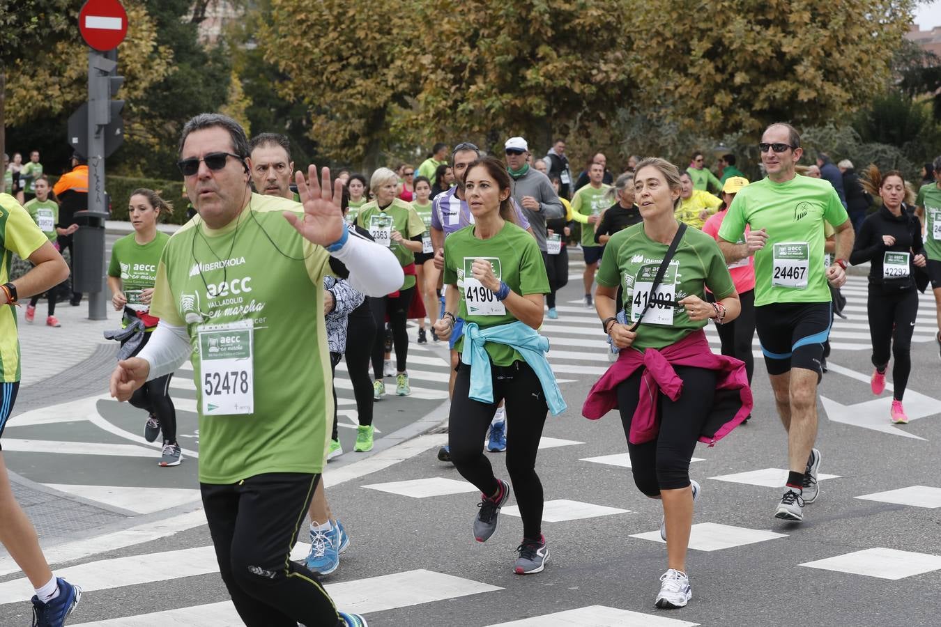 Participantes de la marcha contra el cáncer. 