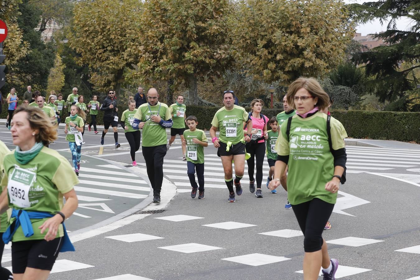 Participantes de la marcha contra el cáncer. 