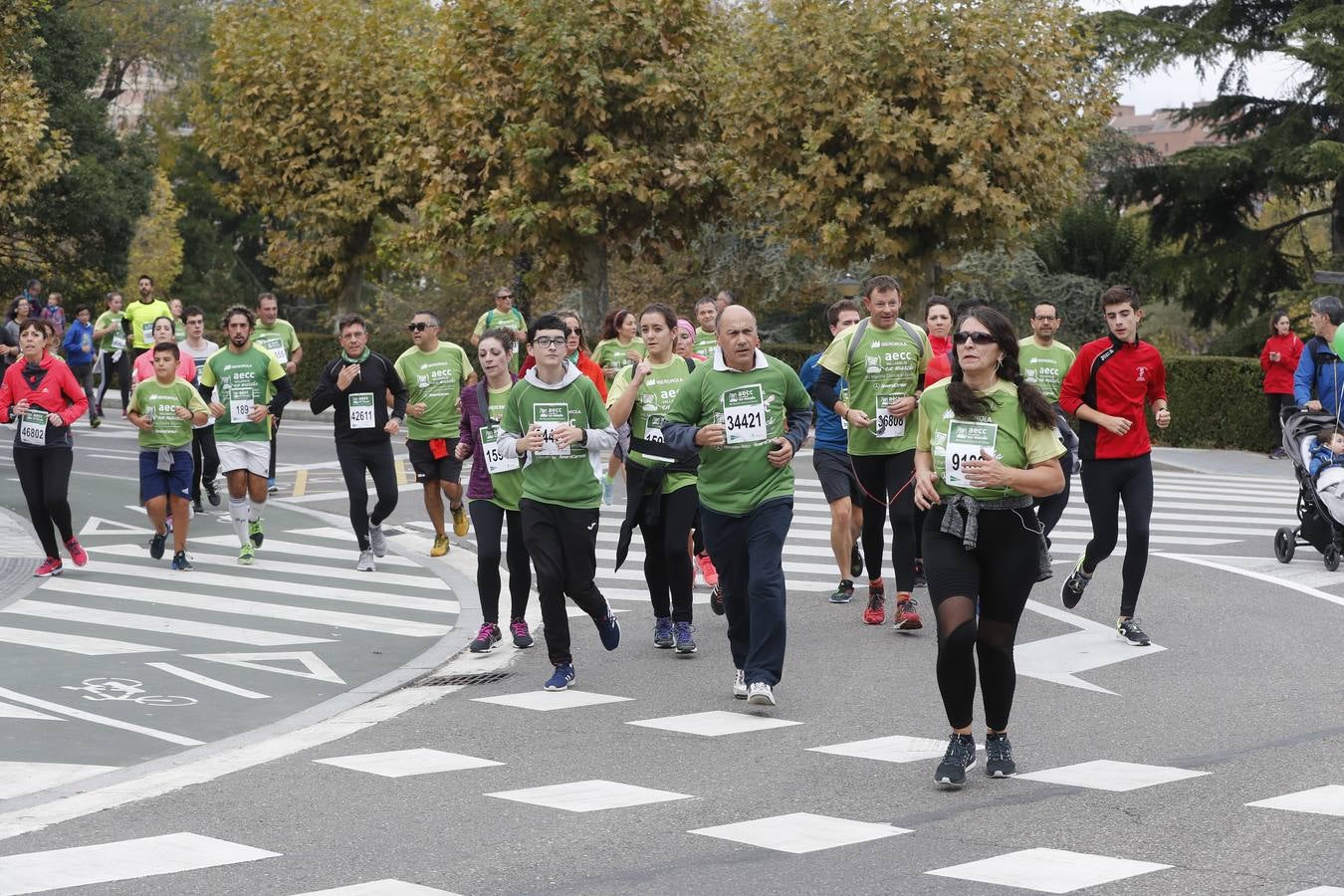 Participantes de la marcha contra el cáncer. 