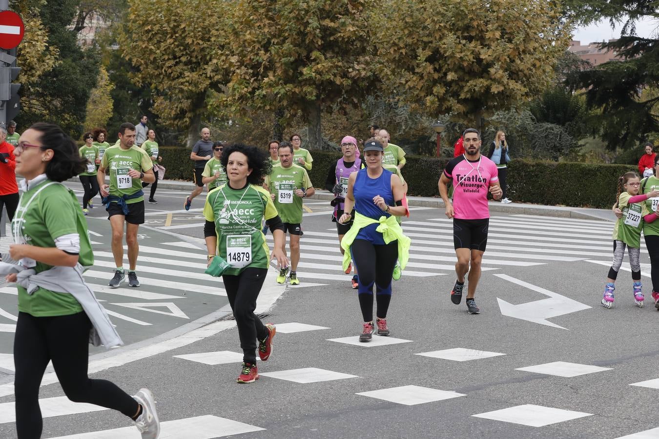 Participantes de la marcha contra el cáncer. 