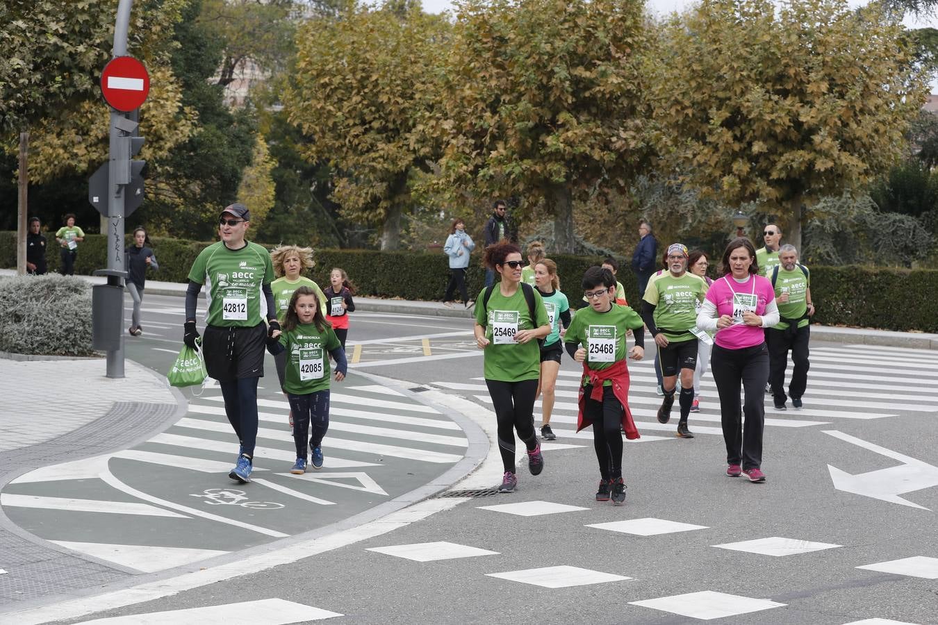 Participantes de la marcha contra el cáncer. 