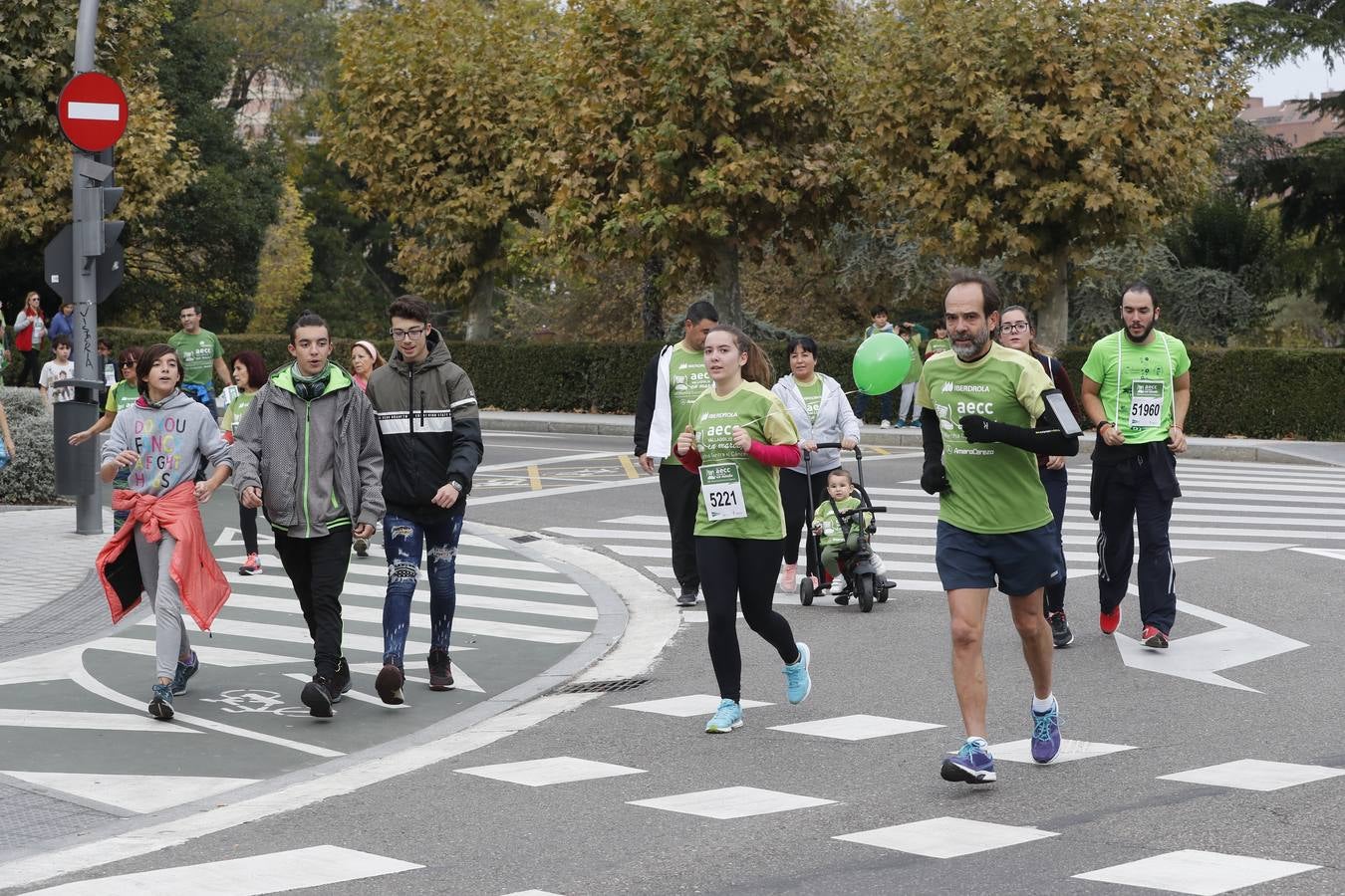 Participantes de la marcha contra el cáncer. 