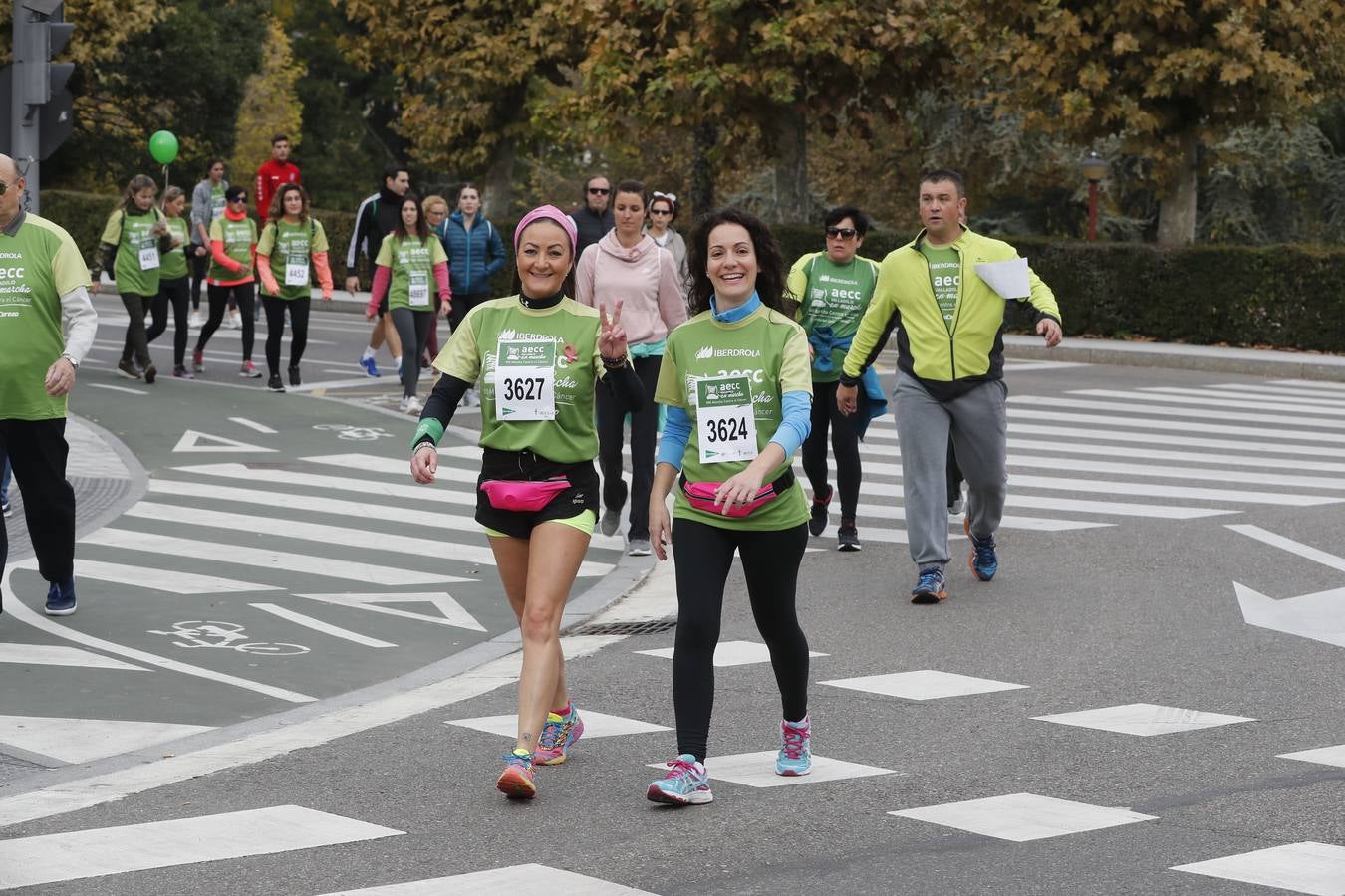 Participantes de la marcha contra el cáncer. 