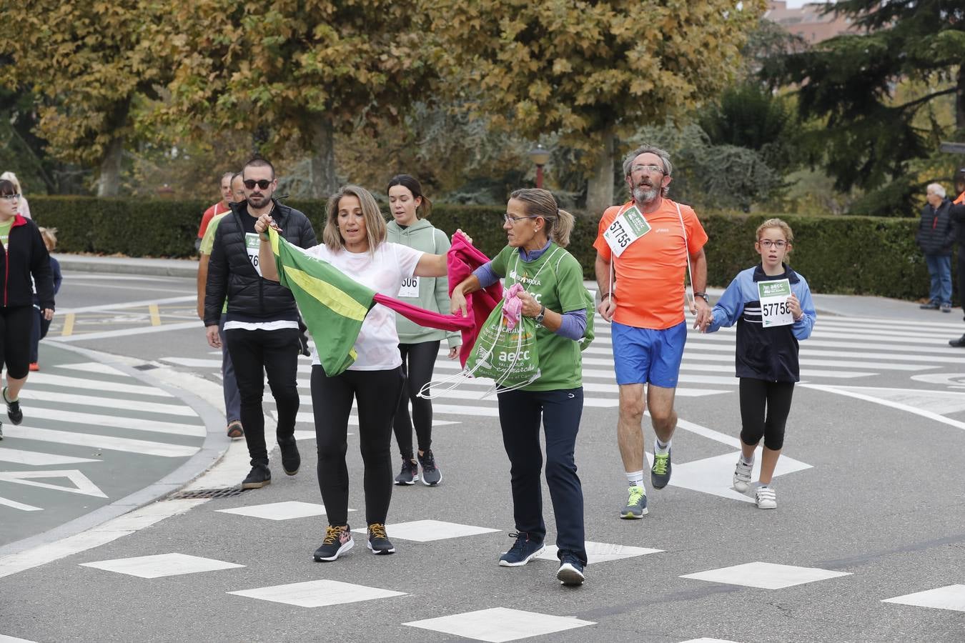 Participantes de la marcha contra el cáncer. 