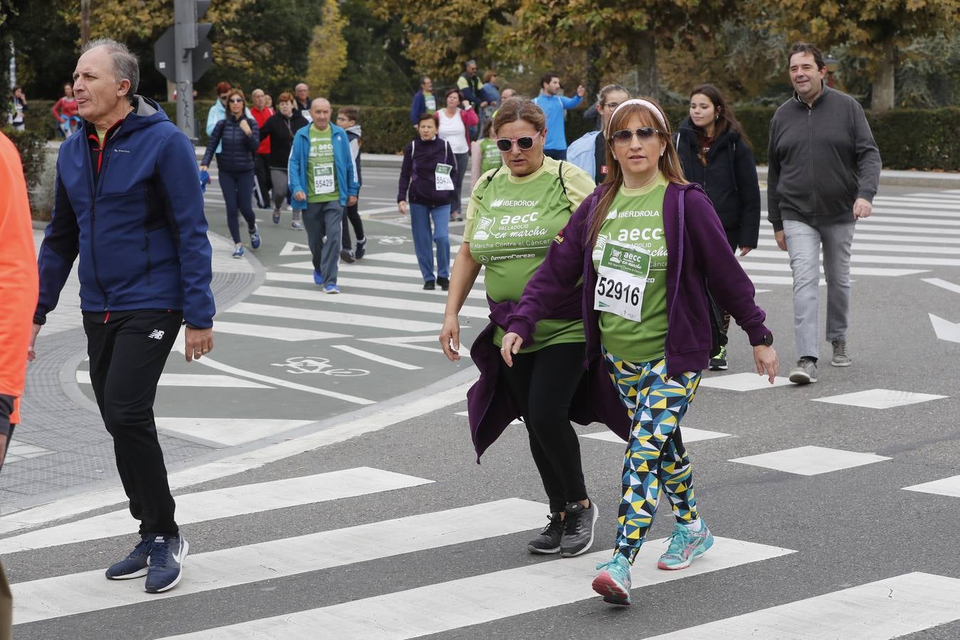 Participantes de la marcha contra el cáncer. 