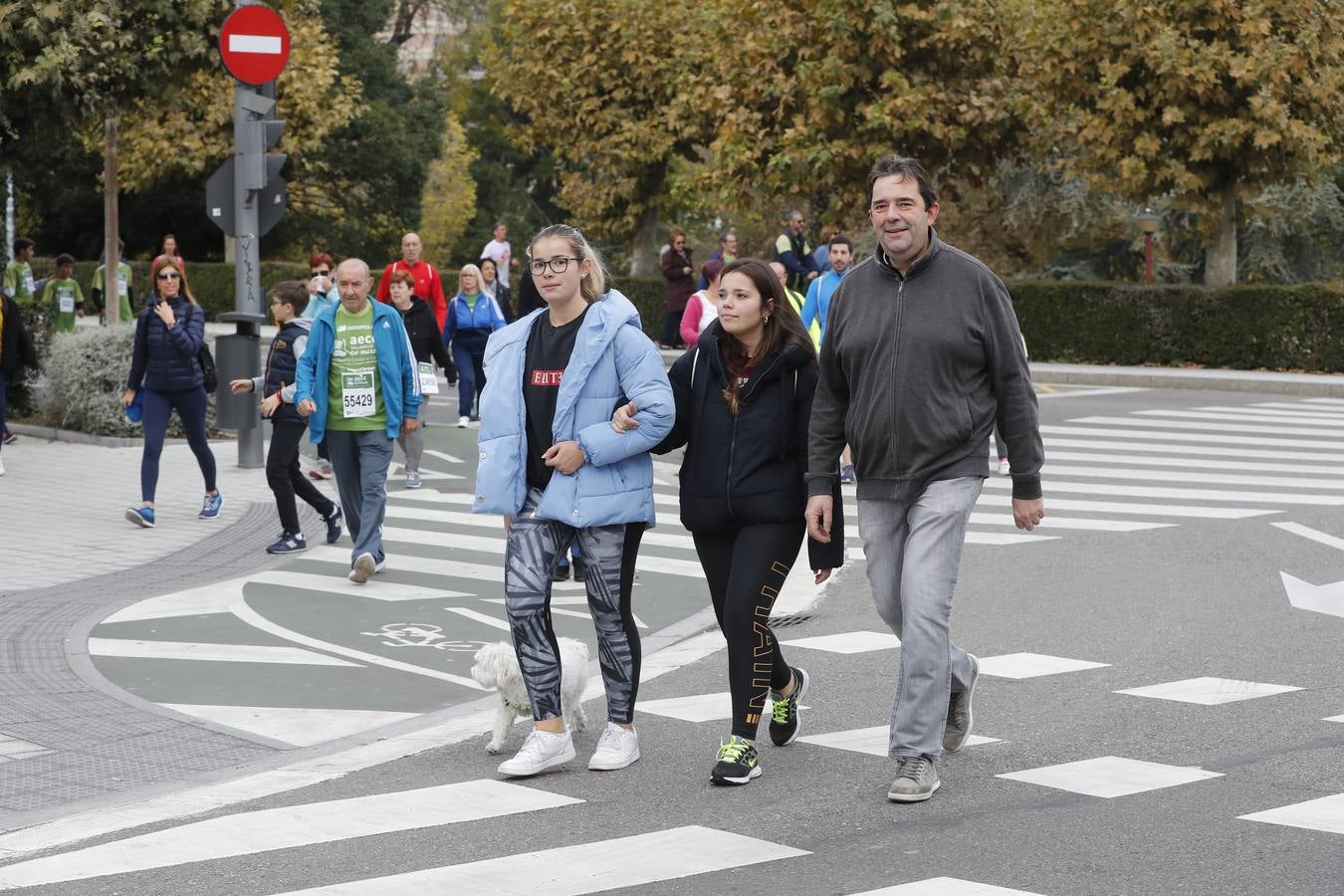 Participantes de la marcha contra el cáncer. 