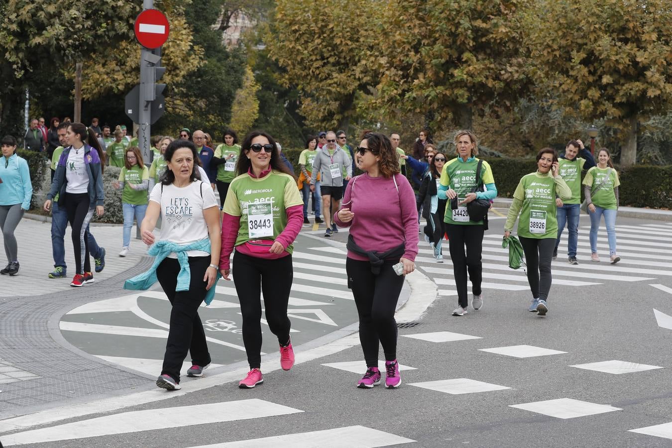 Participantes de la marcha contra el cáncer. 