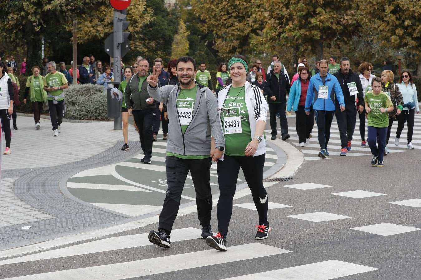 Participantes de la marcha contra el cáncer. 