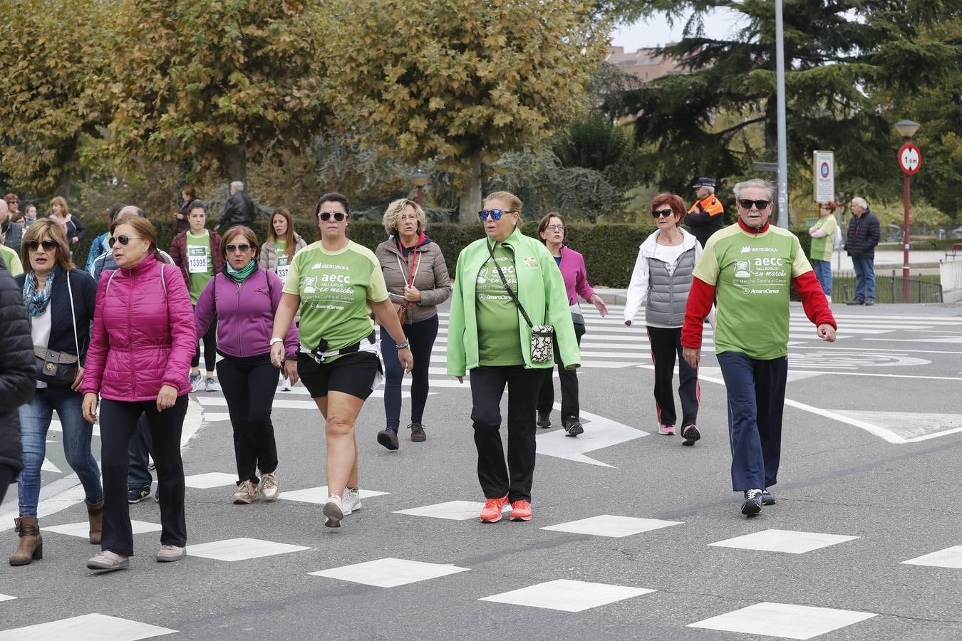 Participantes de la marcha contra el cáncer. 