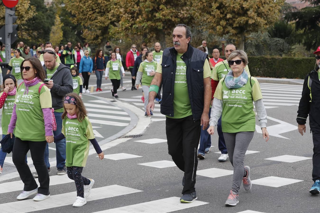 Participantes de la marcha contra el cáncer. 