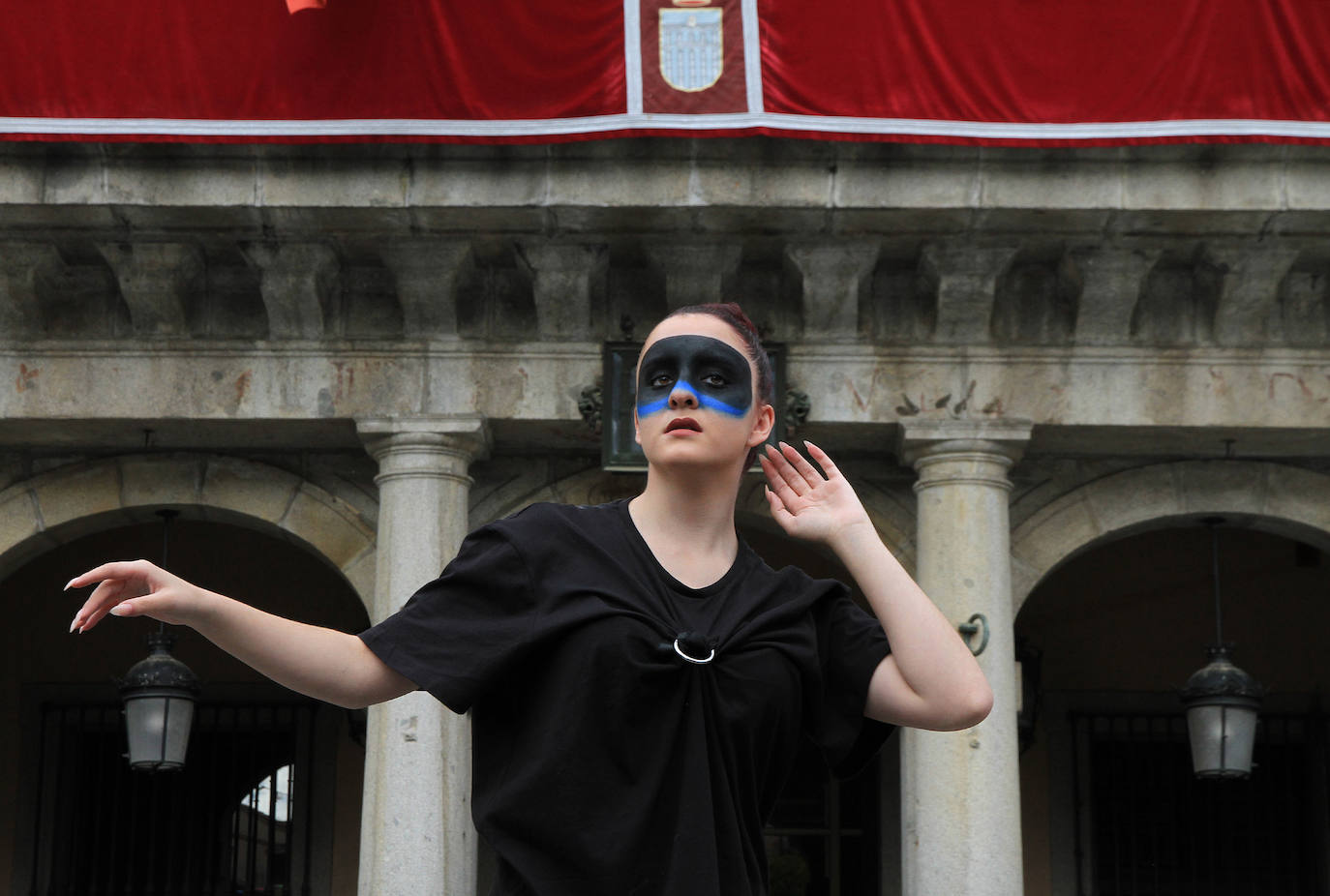Una imagen del concierto-performance de la BTS en la Plaza Mayor. 