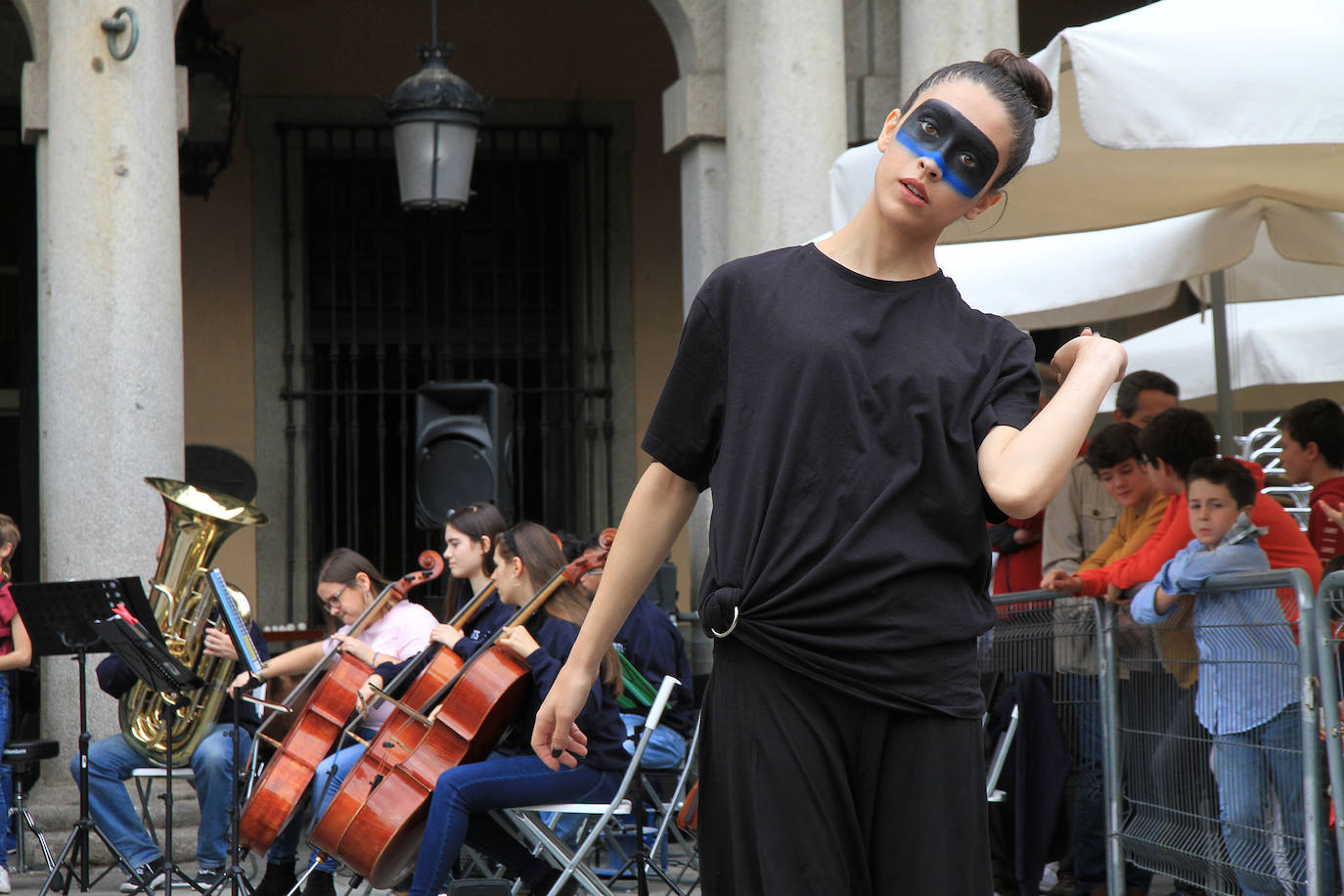 Una imagen del concierto-performance de la BTS en la Plaza Mayor. 