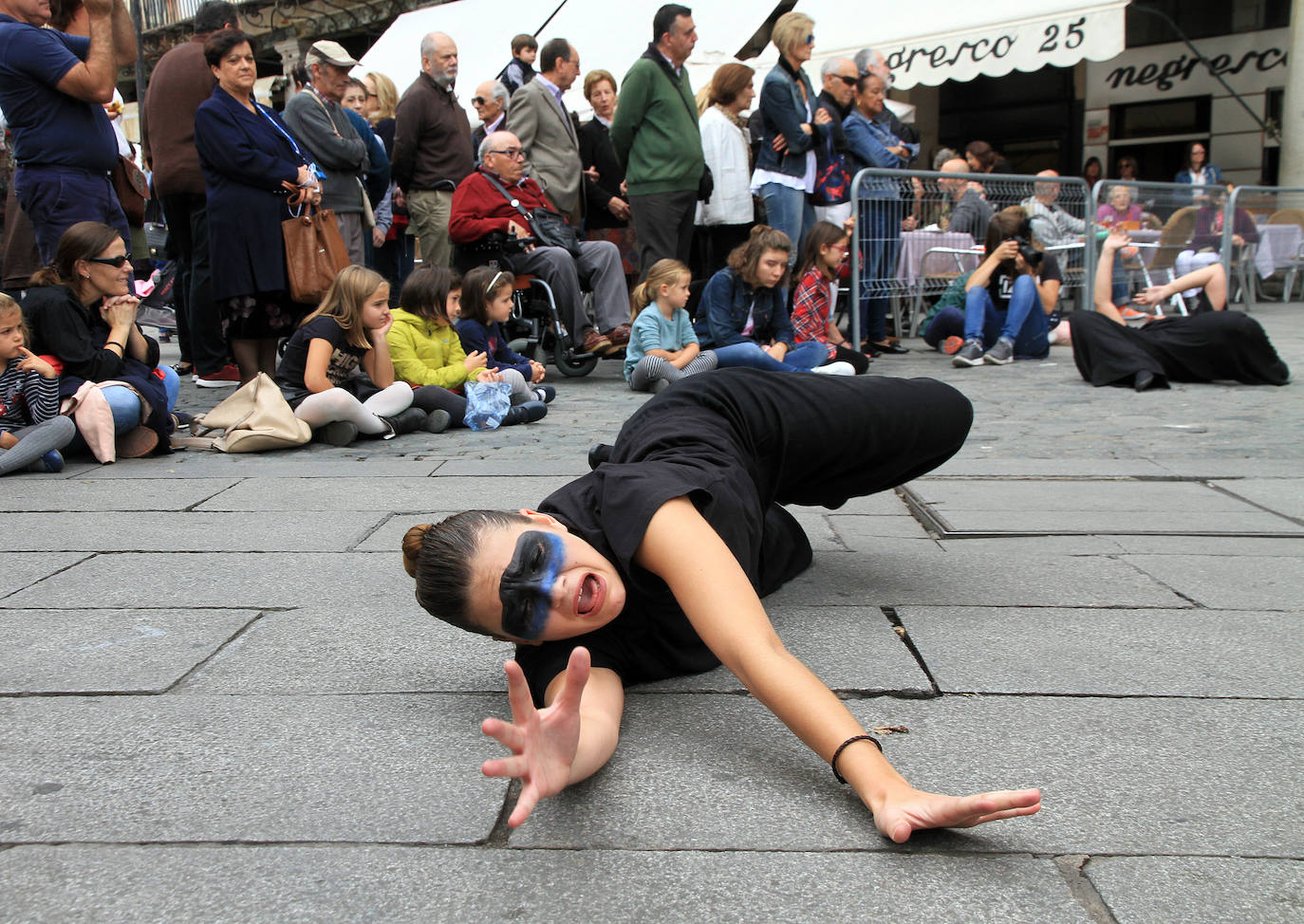 Una imagen del concierto-performance de la BTS en la Plaza Mayor. 