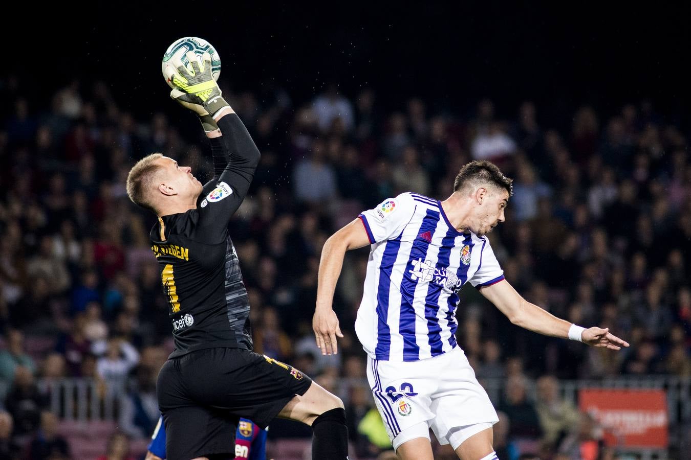 Lenglet adelantó al Barça y Olivas empató, pero Vidal rompió de nuevo el marcador y Messi hizo el tercero de falta directa para sumar el cuarto a pase de Rakitic y dar el quinto a Suárez