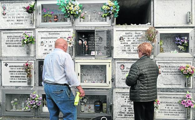 Narciso Murgoitio y María Dolores Larrauri descubrieron ayer el robo.