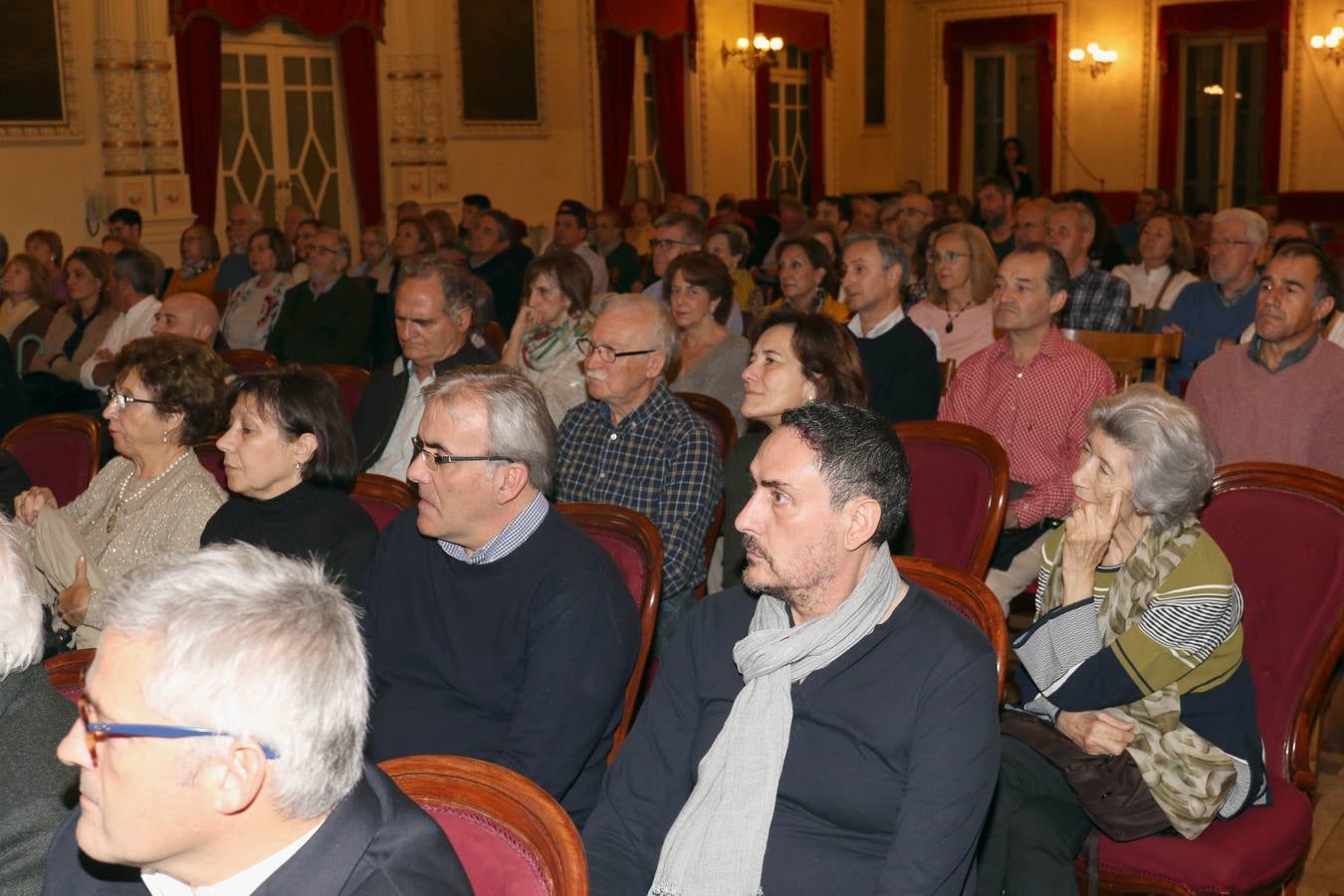 En conversación con la periodista de El Norte de Castilla Angélica Tanarro, el columnista vertebró un discurso sobre el gremio y la política con su particular sentido del humor, donde destacó la evolución de la profesión en los últimos tiempos